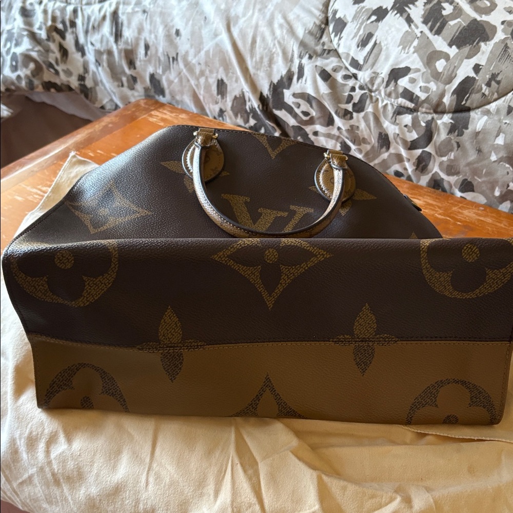 Louis Vuitton Tan and Brown Monogram Tote this is a imperfect bag - Picture 4 of 5